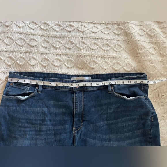 Levi’s Signature denim Distressed Medium Wash Cuffed Jean Shorts Size 24 Plus - Picture 16 of 16